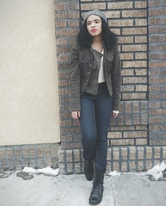 Как носить свитер с v-образным вырезом с джинсами женщине