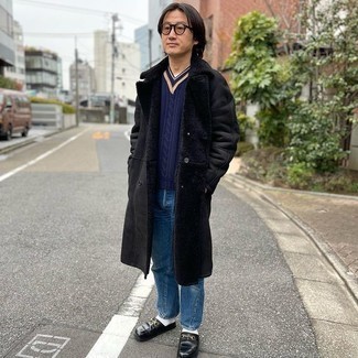 С чем носить свитер с v-образным вырезом мужчине