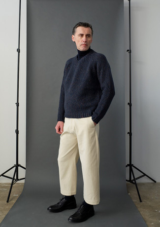 С чем носить свитер с v-образным вырезом мужчине