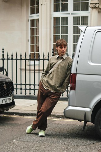 С чем носить свитер с v-образным вырезом мужчине