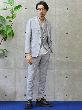 С чем носить футболку с v-образным вырезом мужчине