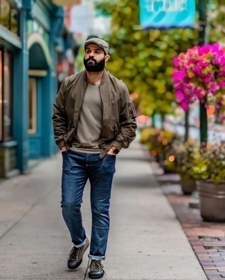 С чем носить футболку с v-образным вырезом мужчине