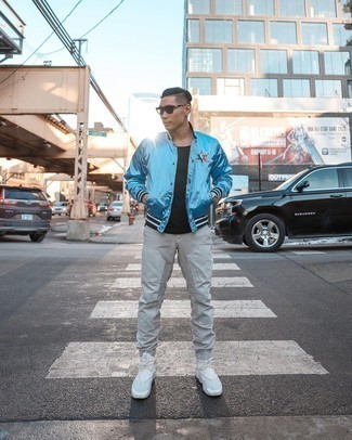 Как носить университетскую куртку с кроссовками мужчине