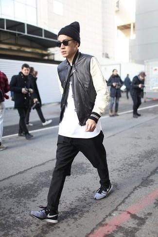 Как носить университетскую куртку с кроссовками мужчине