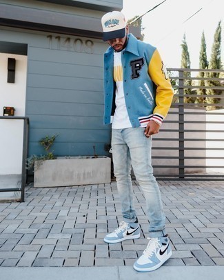 Как носить университетскую куртку с высокими кедами мужчине