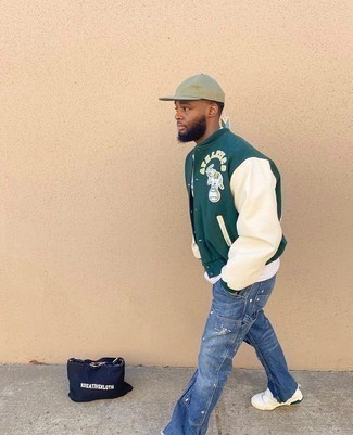 Как носить университетскую куртку с джинсами мужчине