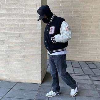Как носить университетскую куртку с джинсами мужчине