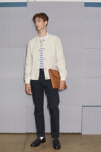 С чем носить университетскую куртку мужчине