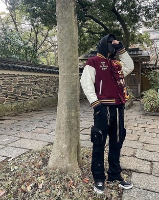 С чем носить университетскую куртку мужчине