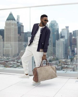 Как носить университетскую куртку с спортивным костюмом мужчине