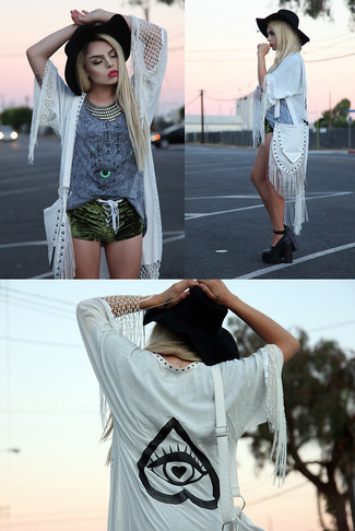 С чем носить бархатные шорты женщине