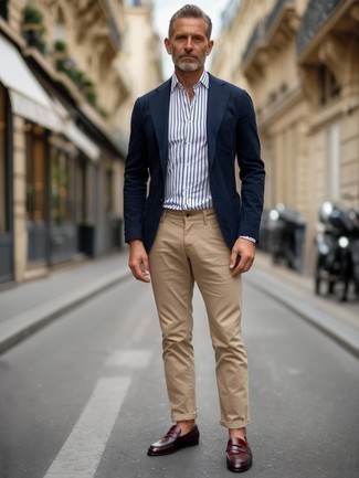 С чем носить рубашку в вертикальную полоску мужчине