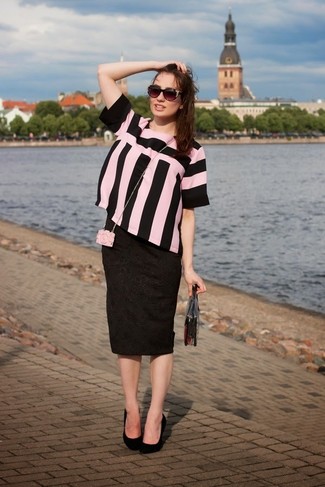 С чем носить блузу с коротким рукавом в вертикальную полоску