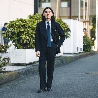 С чем носить костюм в вертикальную полоску