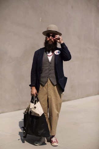 С чем носить жилет в вертикальную полоску