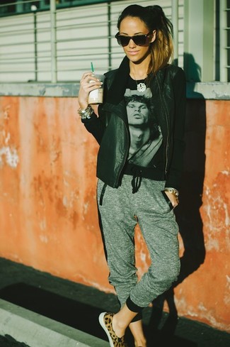 Как носить безрукавку с лоферами женщине