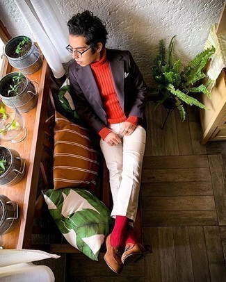 Какие брюки чинос носить с фиолетовым пиджаком