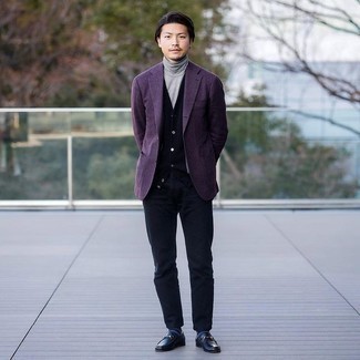 Какие брюки чинос носить с фиолетовым пиджаком