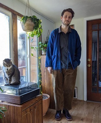 С чем носить фиолетовые ботинки мужчине