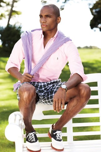 С чем носить фиолетовый вязаный свитер мужчине