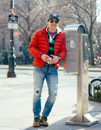 С чем носить фиолетовый свитер с круглым вырезом мужчине