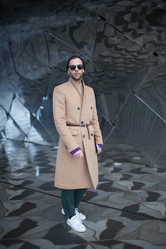 С чем носить фиолетовый свитер с круглым вырезом мужчине