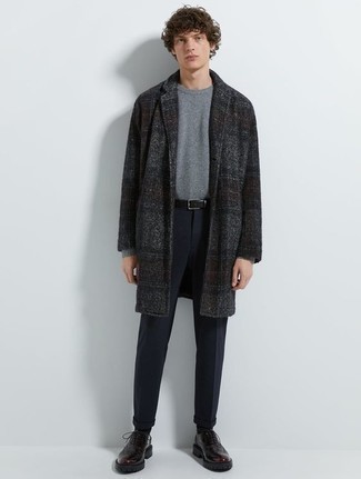 С чем носить фиолетовые кожаные туфли дерби