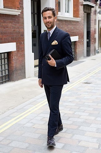 С чем носить фиолетовые кожаные туфли дерби