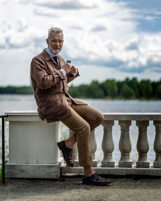 С чем носить фиолетовые кожаные туфли дерби