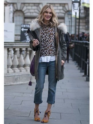 С чем носить фиолетовую кожаную большую сумку