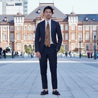 С чем носить фиолетовые лоферы мужчине