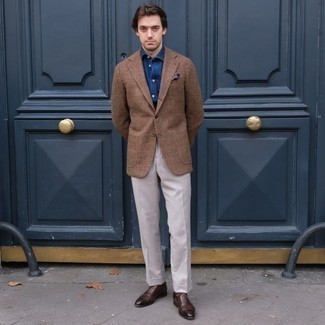 С чем носить фиолетовый нагрудный платок