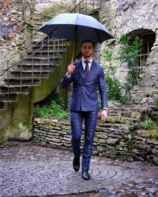 С чем носить фиолетовый галстук в горошек мужчине