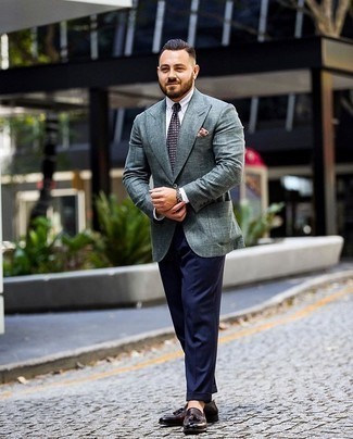 С чем носить фиолетовый галстук в горошек мужчине