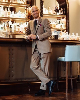 С чем носить фиолетовые носки с принтом мужчине