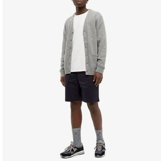 С чем носить фиолетовые шорты мужчине