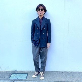 С чем носить фиолетовые кеды мужчине