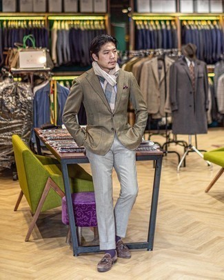 С чем носить фиолетовые носки мужчине