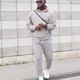 С чем носить фиолетовые солнцезащитные очки мужчине