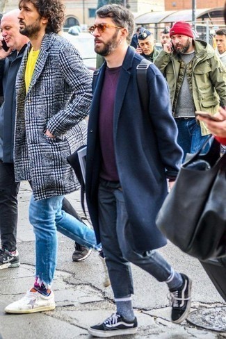 С чем носить фиолетовый свитер мужчине