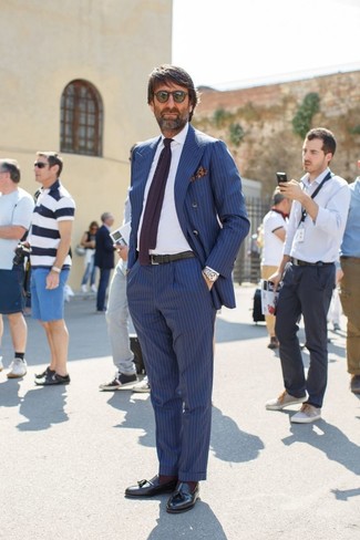 С чем носить фиолетовый шерстяной галстук мужчине