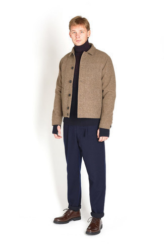 С чем носить фиолетовую шерстяную водолазку мужчине