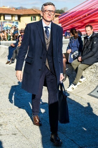 Как носить жилет с длинным пальто