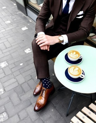 Как носить жилет с костюмом