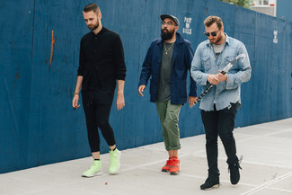 С чем носить бело-черную бейсболку мужчине