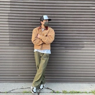 С чем носить бело-черную бейсболку мужчине