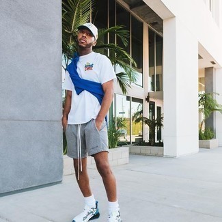 С чем носить бело-черную бейсболку мужчине