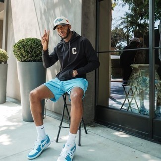 С чем носить бело-черную бейсболку мужчине