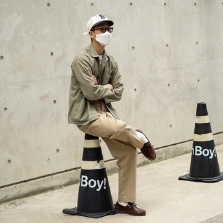 С чем носить бело-черную бейсболку мужчине