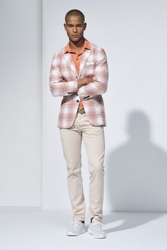 Какие джинсы носить с бело-черным пиджаком мужчине